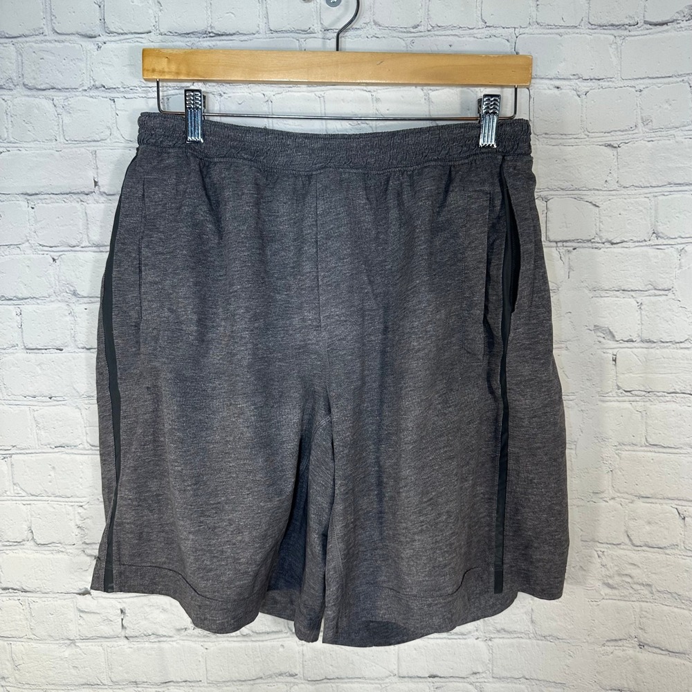 Lululemon Mens Heathered Grey Athletic Training Shorts with Liner‎ Size L